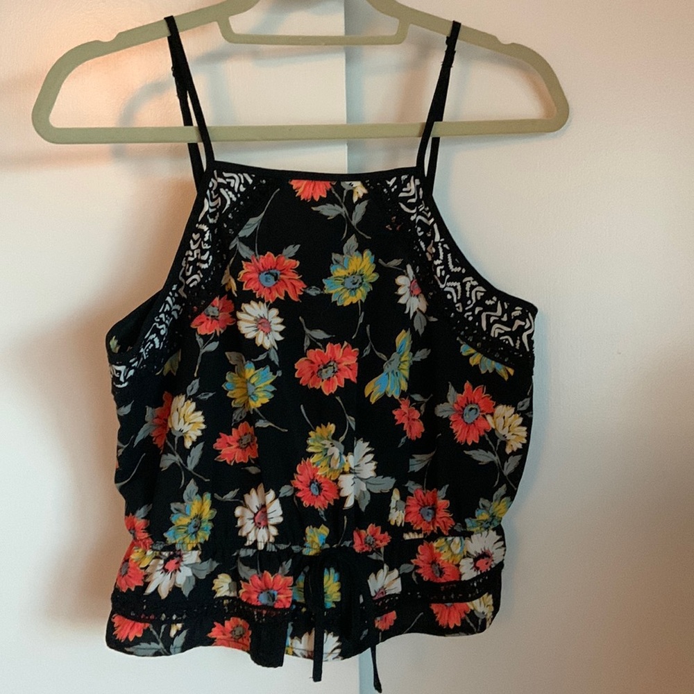 Adorable floral crop!